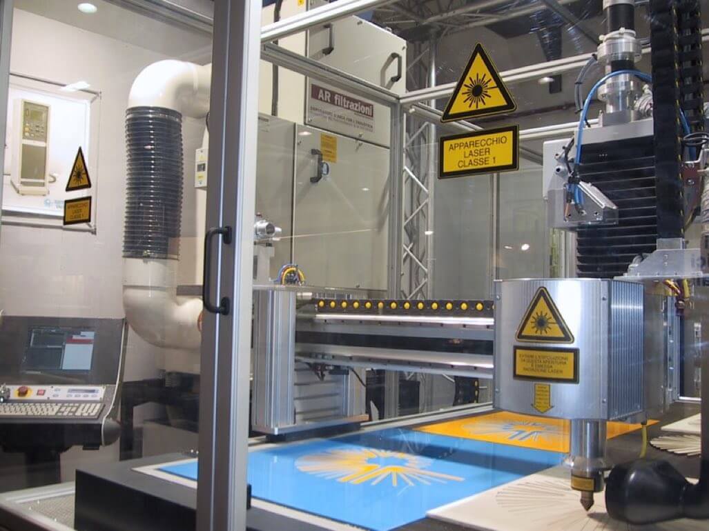 AR Filtrazioni | Filtri per aspirazione fumi laser, abbattimento odori incisioni, esalazioni taglio